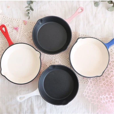 Tigaie elegantă din fontă