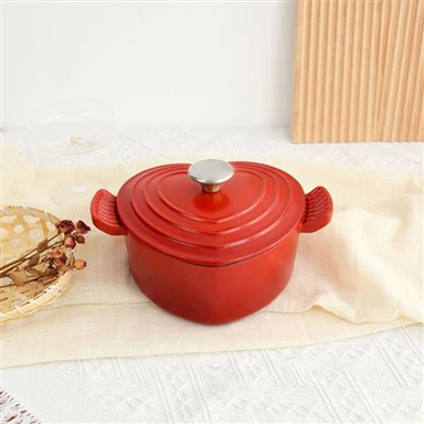 Oală din fontă în formă de inimă